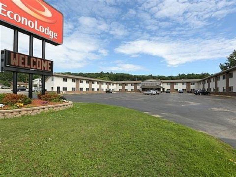 Baymont By Wyndham Iron Mountain Exterior foto