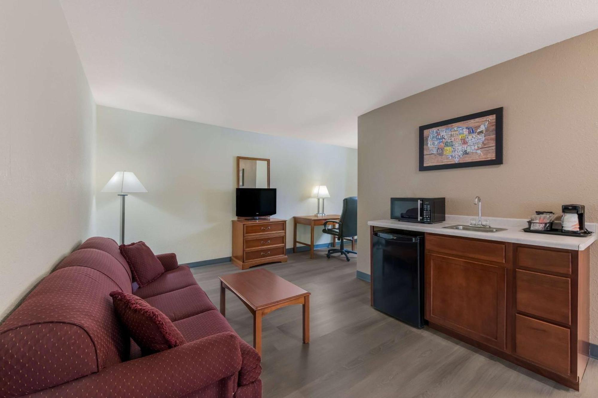 Baymont By Wyndham Iron Mountain Exterior foto